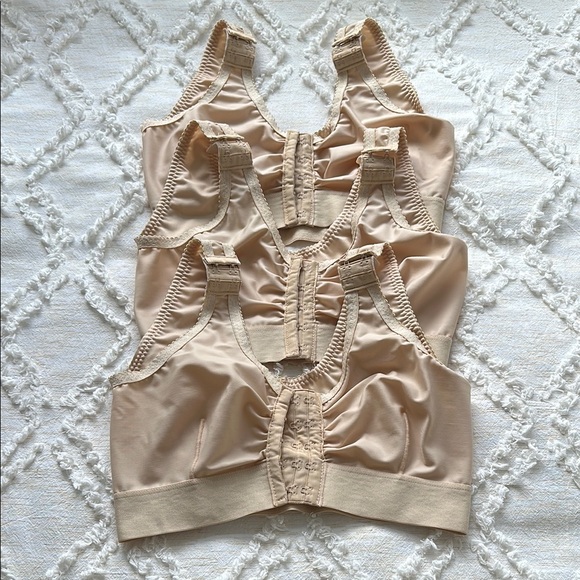 3 Surgical Bras - Eyelet Adjustment on front and shoulders - Picture 2 of 3